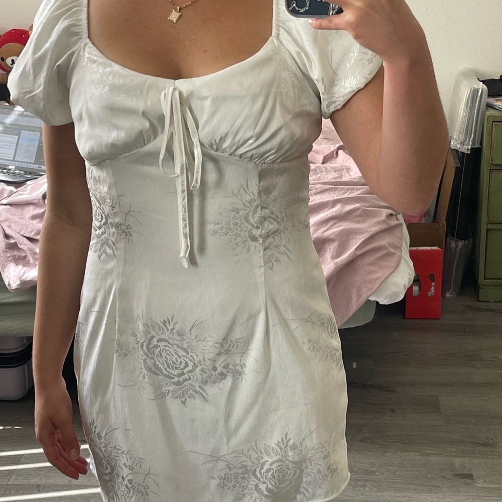 Elegant White Floral Mini Dress